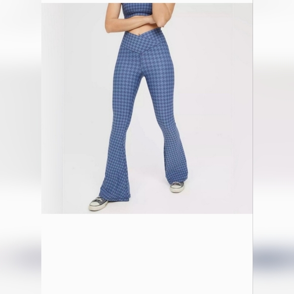 aerie Pants - OFFLINE By Aerie Real Me High Waisted Crossover Super Flare Legging Size M